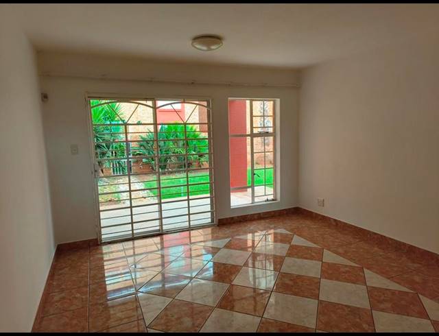 3 BEDROOM PROPERTY TO RENT IN DIE HOEWES